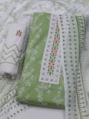 Green color option, Sold out, Currently selected