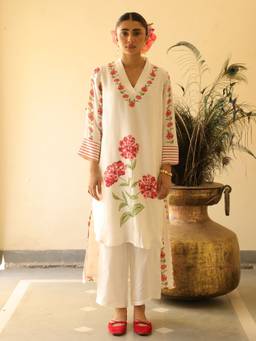 Naav - Off White V-Neck High-Low Kurta with Pant