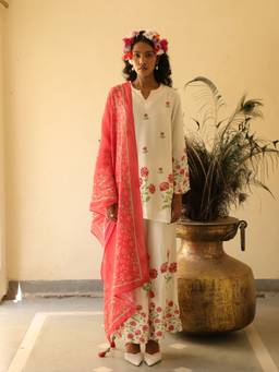 Naav - Ivory Floral Printed Kurta with Pant and Dupatta