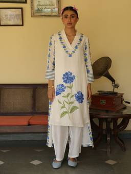 Naav - Off White V-Neck Kurta with Pant
