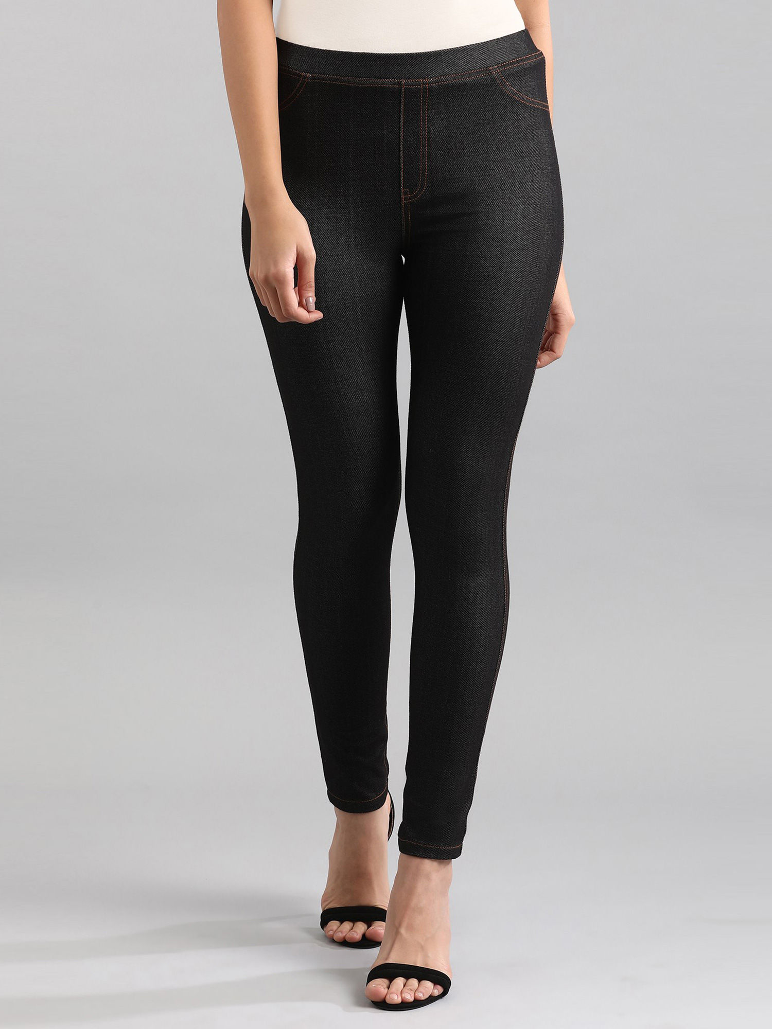 Buy Aurelia Black Solid Jeggings Online 