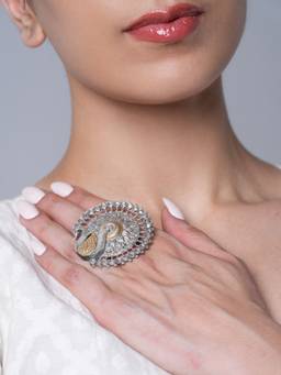 CAO JEWELLERY - Beige Silver Polish Peacock Ring
