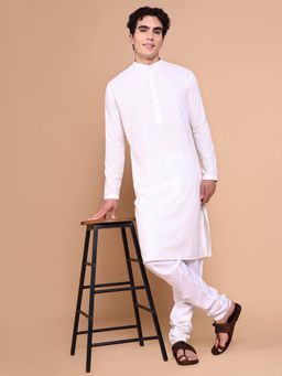 SHOWOFFFF - Men Off White Solid Kurta with Trouser (Set of 2)