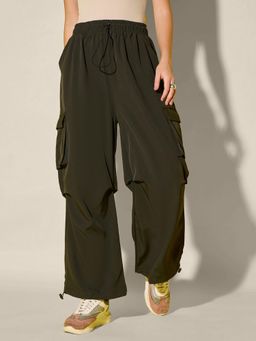Buynewtrend - Green Women Loose Fit High Waist Cargo Pant