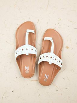 The Madras Trunk - Women Kolhapuri in White