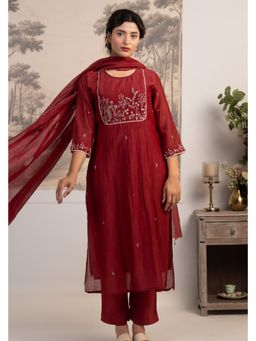 Tatwa Designs - Maroon Flamingo Kurta with Pants and Dupatta Set