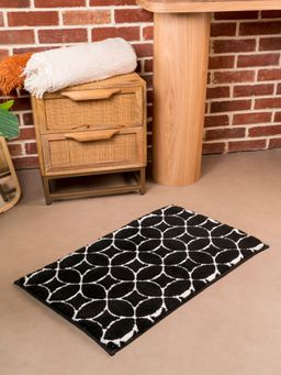 RALIA HOMES - The Halo Geometric Foam Black Bath Mat