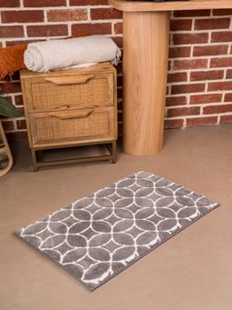 RALIA HOMES - The Halo Geometric Foam Grey Bath Mat
