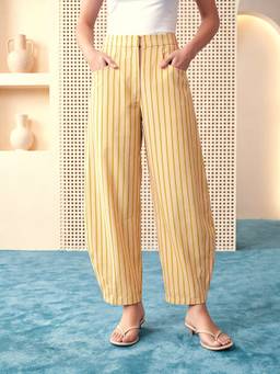 PURVAJA - Yellow Barrel Fit Full Lenght Pleanted Printed Trouser