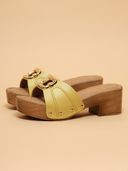 Yellow color option, Currently selected