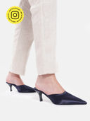 Navy Blue color option, Currently selected