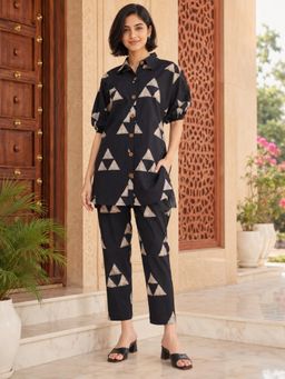Shaily - Women Black Geometric Printed Pure Cambric Cotton Co-Ord (Set of 2)