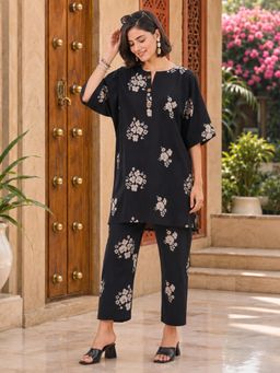 Shaily - Women Black Floral Printed Co-Ord (Set of 2)