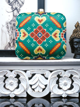 NR by Nidhi Rathi - Printed Green Clutch