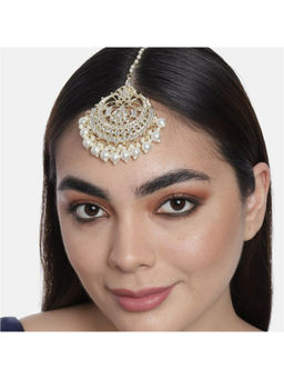 Laida - Gold Plated & White Kundan Ch & Style & Pearl Beaded Handcrafted Maangtikka