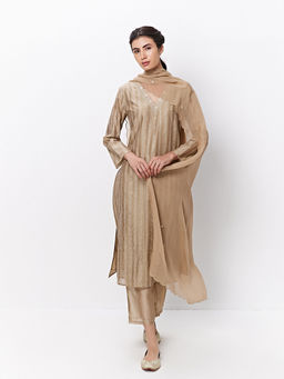 Ancestry - Mihrab V Neck Kurta with Pant and Dupatta (Set of 3)