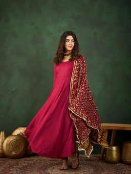 Vastramyaa - Maroon Solid Anarkali Kurta with Pant and Dupatta (Set of 3)