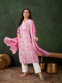Vastramyaa - Pink Paisley Printed Kurta with Pant and Dupatta (Set of 3)