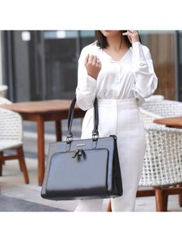LA ELLORE - Vestor Black Hand Bag