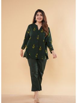 The Indian Ethnic Co. - Kritika Green Dabu Slub Cotton Straight Short Top