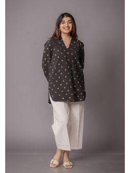 The Indian Ethnic Co. - Zohal Black Bandhani Cotton Straight Short Top