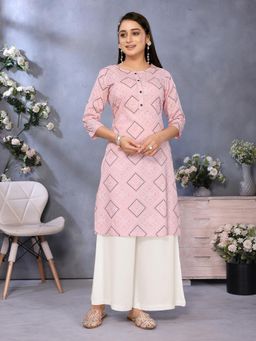 Rangita - Women Peach Rayon Printed Straight Knee Length Kurta