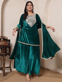 Deebaco - Green Solid Velvet Patch Kurti With Palazzo and Dupatta