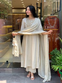 MEENA BAZAAR - Women Cream Muslin Embroidered Kurta with Pant and Dupatta