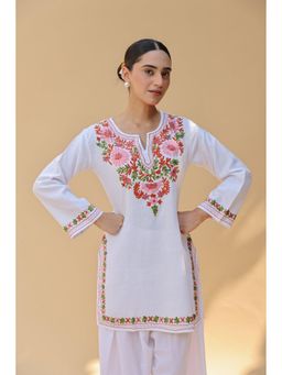 HOUSE OF KARI - Women White Embroidered Straight Kurti