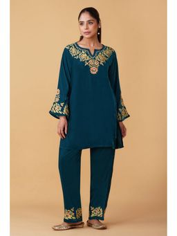 HOUSE OF KARI - Women Turquoise Velvet Thread Work Kurta with Pant