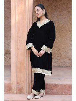 HOUSE OF KARI - Women Black Velvet Zari Kurta with Pant