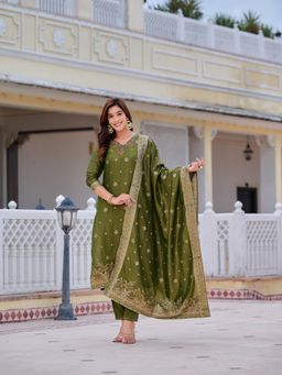 BERRYLICIOUS - Green Pure Banarasi Jacquard Hand Embroidered Kurta with Pant and Dupatta