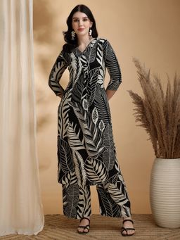 BERRYLICIOUS - Black Botanical Printed Co-Ord Set