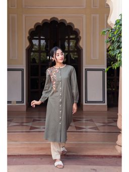 SAVI - Women Green Embroidered A-Line Kurta
