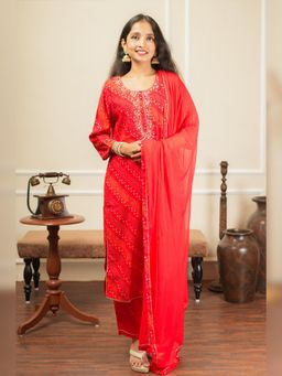 Atha Fashion - Rangrelia Leheriya Kurta with Pant & Dupatta