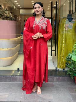 Gahan - Red Womens Embroidered Chanderi V-Neck Kurta with Pant & Dupatta