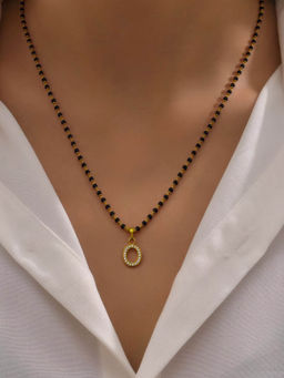 Digital Dress Room - O Letter Short Initial Pendant Mangalsutra