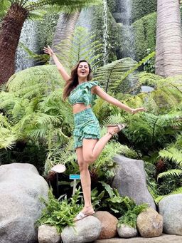 Kaori By Shreya - Green Bust Fitted Co-Ord (Set of 2)