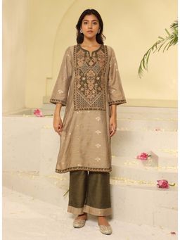 Lakshita - Women Green Embroidered Textured Fabric Kurta and Pant (Set of 2)