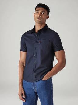 Levi's - Men Solid Slim Fit Oxford Shirt