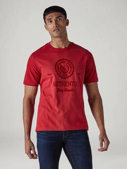 Levi's - Men Typography Print Regular Fit T-Shirt