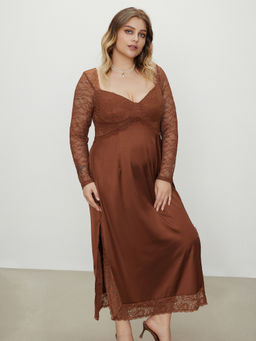 Cider - Satin Sweetheart Lace Trim Maxi Dress Curve & Plus