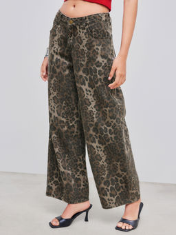 Cider - Denim Mid Rise Leopard Barrel-Leg Jeans