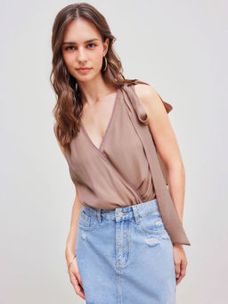 Cider - V-Neck Solid Knotted Bodysuit