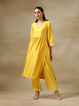 trueBrowns - Yellow Textured Silk High Slit Gathered Kurta (Set of 2)