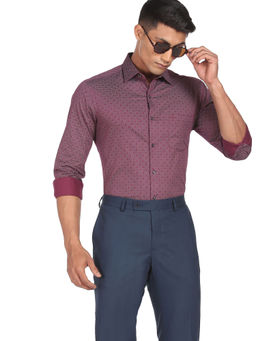Arrow - Men Maroon Geometric Print Dobby Formal Shirt