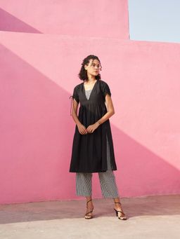 Abhishti - Black Self Check Gathered Kurta & Straight Pants (Set of 3)