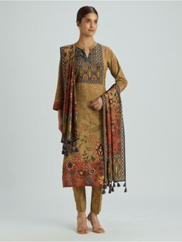 Women Plus - Nugget Gold Embellished Digitally Printed Plus Size Kurta with Pant & Dupatta