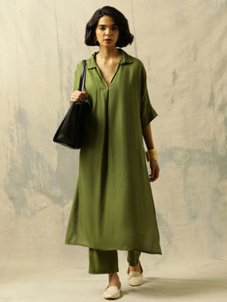 Black & Blah Blah - Women Viscose Rayon Solid Green Kurta and Pant
