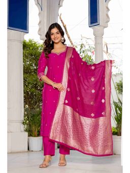 Meeranshi - Women Pink Embroidered Sweetheart Neck Zari Kurta with Pant and Dupatta